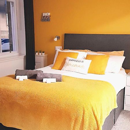 Double Ensuite Bedroom Near Edinburgh カーコーディ エクステリア 写真