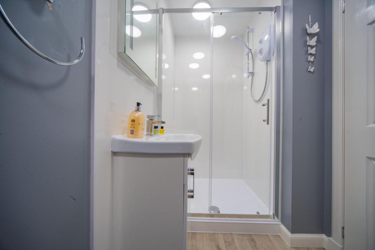 Double Ensuite Bedroom Near Edinburgh カーコーディ エクステリア 写真