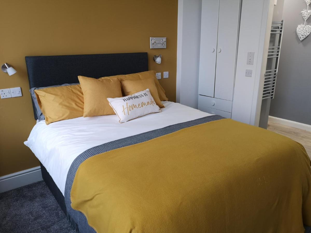 Double Ensuite Bedroom Near Edinburgh カーコーディ エクステリア 写真