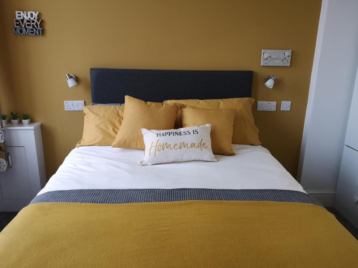 Double Ensuite Bedroom Near Edinburgh カーコーディ エクステリア 写真